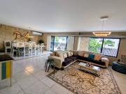 Se vende elegante y lujoso apartamento en el Barrio...