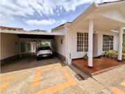 SE VENDE ESPECTACULAR CASA DE UN NIVEL EN EL NORTE DE...