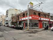 SE VENDE ESQUINA COMERCIAL 256M2 CON 5 LOCALES...