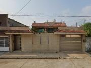 SE vende excelente casa en Av Juan Escutia, Esfuerzos de...