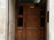 Se vende excelente departamento sobre Av Colon frente...