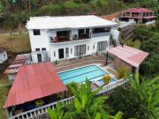 SE VENDE FINCA HOTEL A 8 MINUTOS DEL CRUCERO DE COMBIA