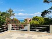 Se vende gran chalet con parcela de 2885 m2 en Las Rotas...