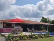 Se vende hermosa casa campestre en Montenegro