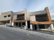 Se vende hermosa casa con amplios espacios