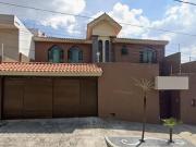 SE VENDE HERMOSA CASA CON UBICACIÓN PREMIUM EN...