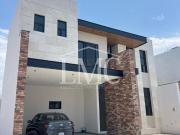 Se vende hermosa casa cuatro recamaras en fracc privado...