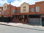 Se vende hermosa casa de tres niveles en Colina Campestre