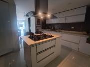 SE VENDE HERMOSA CASA EN BULEVAR DE LAS VILLAS