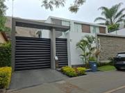 Se Vende Hermosa Casa En El Sol De La Molina