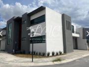Se Vende Hermosa Casa en Fracc Privado Al Norte de Saltillo