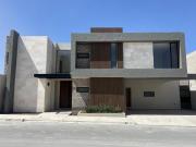 Se vende hermosa casa en Fraccionamiento Privado al...