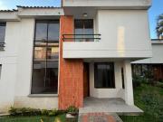 SE VENDE HERMOSA CASA EN CONJUNTO CERRADO EN LA AVENIDA SUR