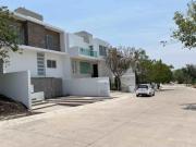 Se Vende Hermosa Casa en REAL DE JURIQUILLA, Jardín, 3 Recam