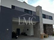 Se vende hermosa con alberca casa en Rincon de los Encinos