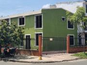 CASA ESQUINERA EN VENTA DE 2 PIOS CON PARQUEADERO DLBLE...