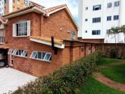 SE VENDE HERMOSA CASA PINARES