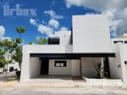 ¡Se vende hermosa casa residencial en Los Encinos, Campeche!