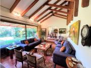 SE VENDE HERMOSA Y AMPLIA CASA EN LA REINA ALTA