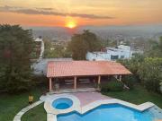 SE VENDE hermoso y amplio departamento ubicado en Burgos