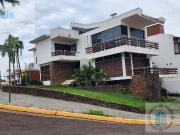 Se vende importante casa Barrio Agucates en esquina a...