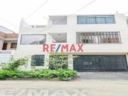 Se Vende Linda Casa DE 3 Pisos A UN Paso DE Tomas Valle...