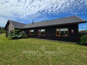 Se vende linda parcela de 8.400 m2 con casa de 240 m2 y...