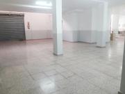 Se vende local comercial de 220 m2 en planta baja y 400...