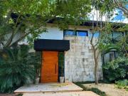 Se vende moderna casa en Country Club sobre Paseo del Jaguar