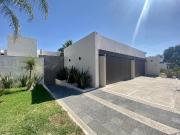 SE VENDE MODERNA CASA EN CUMBRS DEL CAMPESTRE LEON SE VENDE MODERNA CASA EN CUMBRS DEL CAMPESTRE LEON