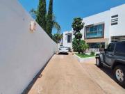 SE VENDE MODERNA CASA EN PRIVADA DE POCAS CASAS EN LOMAS...