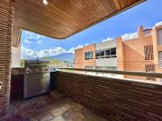 SE VENDE MODERNO APARTAMENTO EN LOMAS DE LAS MERCEDES