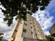 Se vende o alquila apartamento en la mejor calle en Altamira