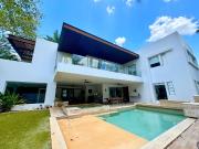 Se vende o renta estupenda casa en el Yucatán Country Club