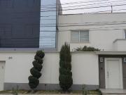 SE VENDE OFICINA 3 PISOS SEMI IMPLEMENTADA EN SAN ISIDRO...