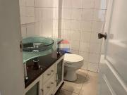 Se vende oficina comercial av. Eloy alfaro 180 mts