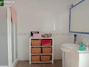 Se vende parcela NO HIPOTECABLE con casa y piscina!