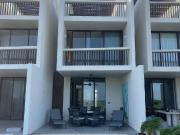 Se vende preciosa Villa frente al mar en KM 33