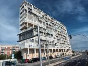 se vende precioso y luminoso piso en primera línea playa...