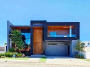 Se vende residencia con alberca y recámara en planta...