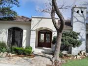 Se vende residencia de una planta en fraccionamiento al...