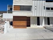 Se Vende Residencia en El Refugio, 4ta Recamara en PB,...