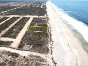 Se vende un terreno con frente de playa en playa...