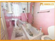 SE VENDE VIVIENDA CON LOCAL COMERCIAL EN EL CENTRO DE...
