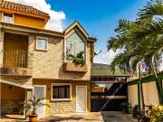 Se vende/alquila Town House 150m2 Maracay 6975