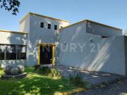 Se venden oficinas con patio de maniobras en Av. Benito...