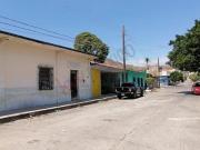 SE VENTE PROPIEDAD CON VERSATILIDAD PARA UNA CASA /...