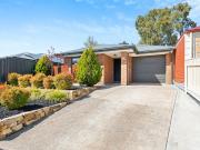 Seamless Indoor Outdoor Living in the Adelaide Foothills Seamless Indoor Outdoor Living in the Adelaide Foothills