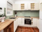 Seaside Charm in Prime Clovelly Bay Location