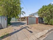 Seaside Family Home With a Beautiful Backyard